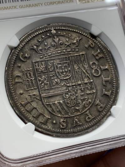 《竞宝斋》第423场 周日，周一，周二  3场连拍 （全场包邮） NGC MS63 西班牙塞哥维亚1636年菲利普四世8R大银币 原色包浆 此币铸打精细准确，出自声名显赫的塞哥维亚皇家造币厂 多个世纪积累下来的窑藏包浆饱满浓厚，泛映着闪烁底光 ，伴随西班牙帝国往昔的荣光记忆，续写着近四百年的传奇，本枚于22年底HA就曾以22800美金成交, 西属顶级藏家之选