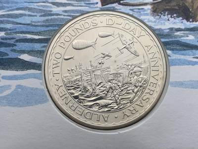 《竞宝斋》第423场 周日，周一，周二  3场连拍 （全场包邮） 英国奥尔德尼岛1994年诺曼底登陆50周年纪念限量邮币封，同题材1994年奥尔德尼岛2镑克朗纪念币。军史题材，核心事件。极为少见的2英镑面值奥尔德尼克朗币。