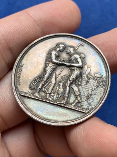 《竞宝斋》第423场 周日，周一，周二  3场连拍 （全场包邮） 1875年法国婚礼银章 高浮雕 21.6克 36.9mm 蜜蜂银标