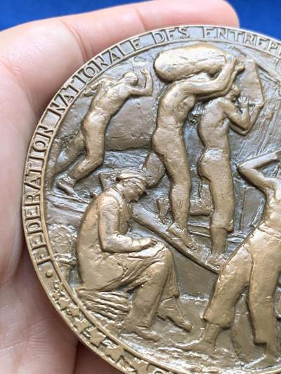 《竞宝斋》第423场 周日，周一，周二  3场连拍 （全场包邮） 1950年法国工会纪念大铜章 244.9克 79.4mm 丰饶角铜标