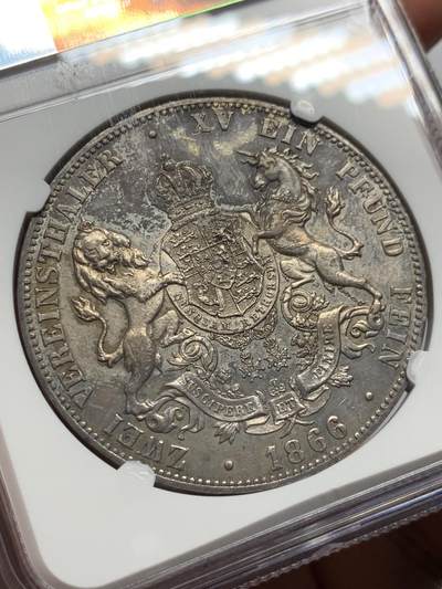 《竞宝斋》第423场 周日，周一，周二  3场连拍 （全场包邮） NGC MS62 德国1866汉诺威2泰勒 双面深彩包浆，狮马深打，包浆币MS62挺难的 可以收藏的状态