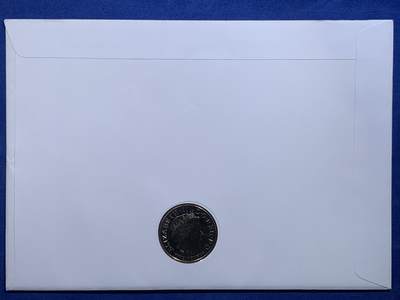 《竞宝斋》第423场 周日，周一，周二  3场连拍 （全场包邮） 英国2006年伊丽莎白二世女王八十寿辰纪念限量邮币封。同题材2006年5英镑克朗型纪念币，皇家礼号，女王万岁。超大设计，黑白经典。