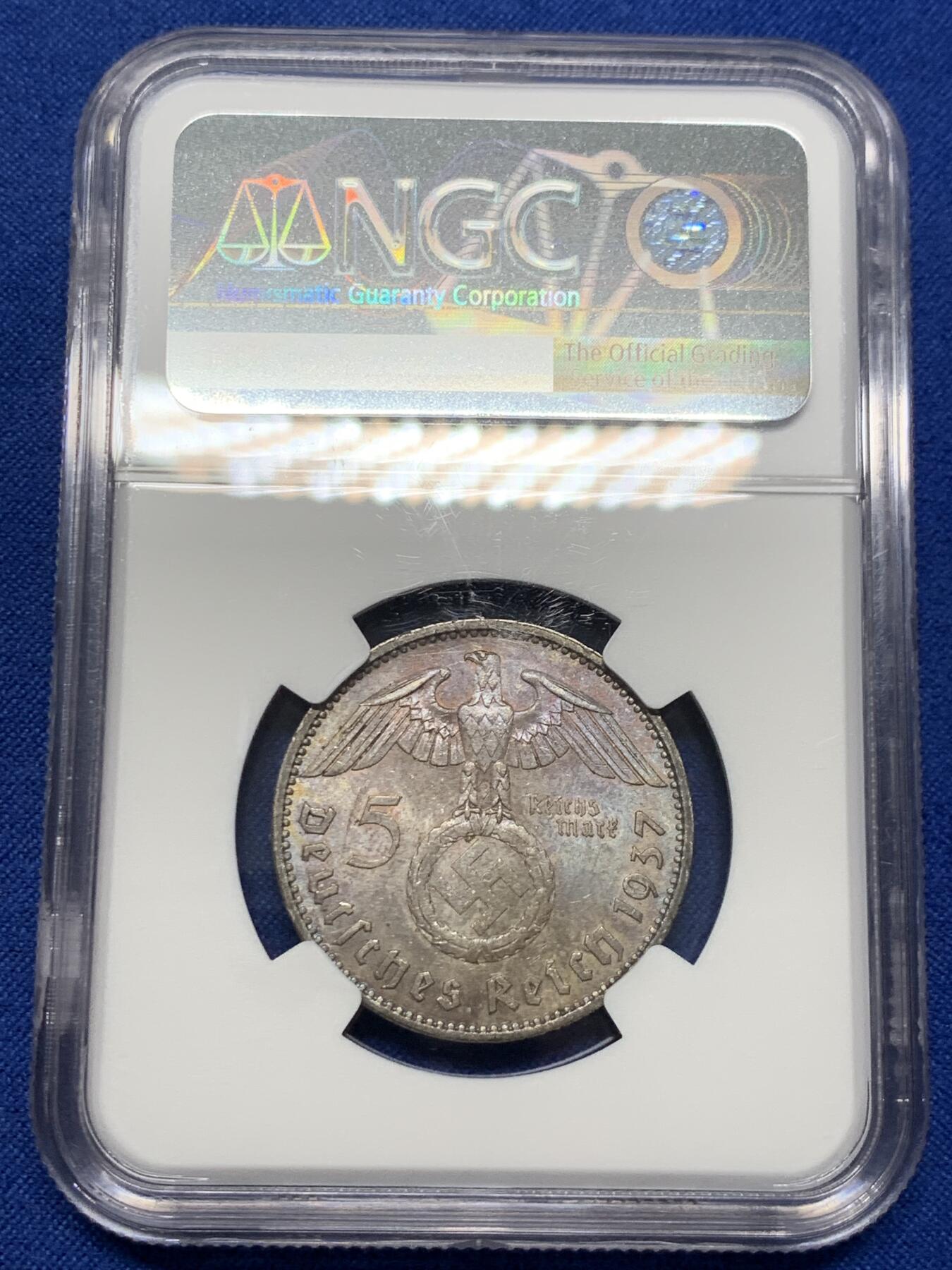 《竞宝斋》第423场 周日，周一，周二  3场连拍 （全场包邮） NGC MS62 德国 1937A 兴登堡 5马克 银币 双面醇厚原味包浆，底板优秀。