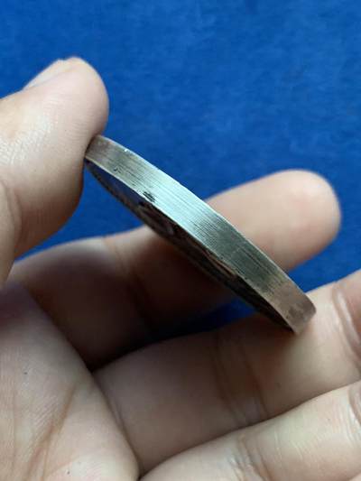 《竞宝斋》第423场 周日，周一，周二  3场连拍 （全场包邮） 法国里尔国家重大贡献奖章，看着像是镀银材质，直径40.5mm，重量38.5克。