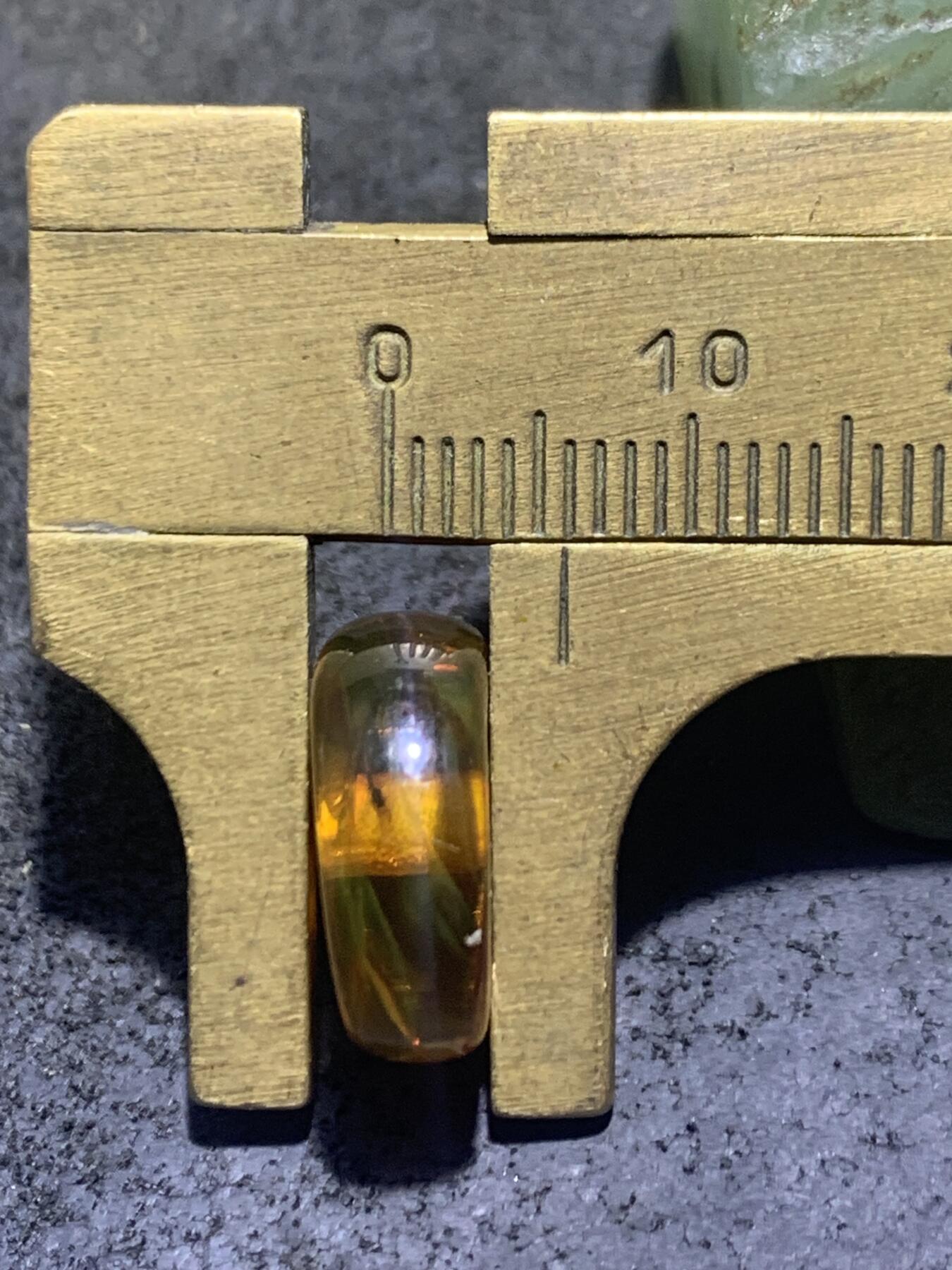 精美乌克兰花珀通货平安扣一个，