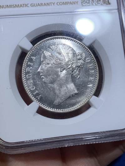 《竞宝斋》第423场 周日，周一，周二  3场连拍 （全场包邮） NGC MS63 英属印度1840年维多利亚女王双辫青年头像（小维）1卢比银币，银光闪闪，币面清爽干净又舒适，状态一流。