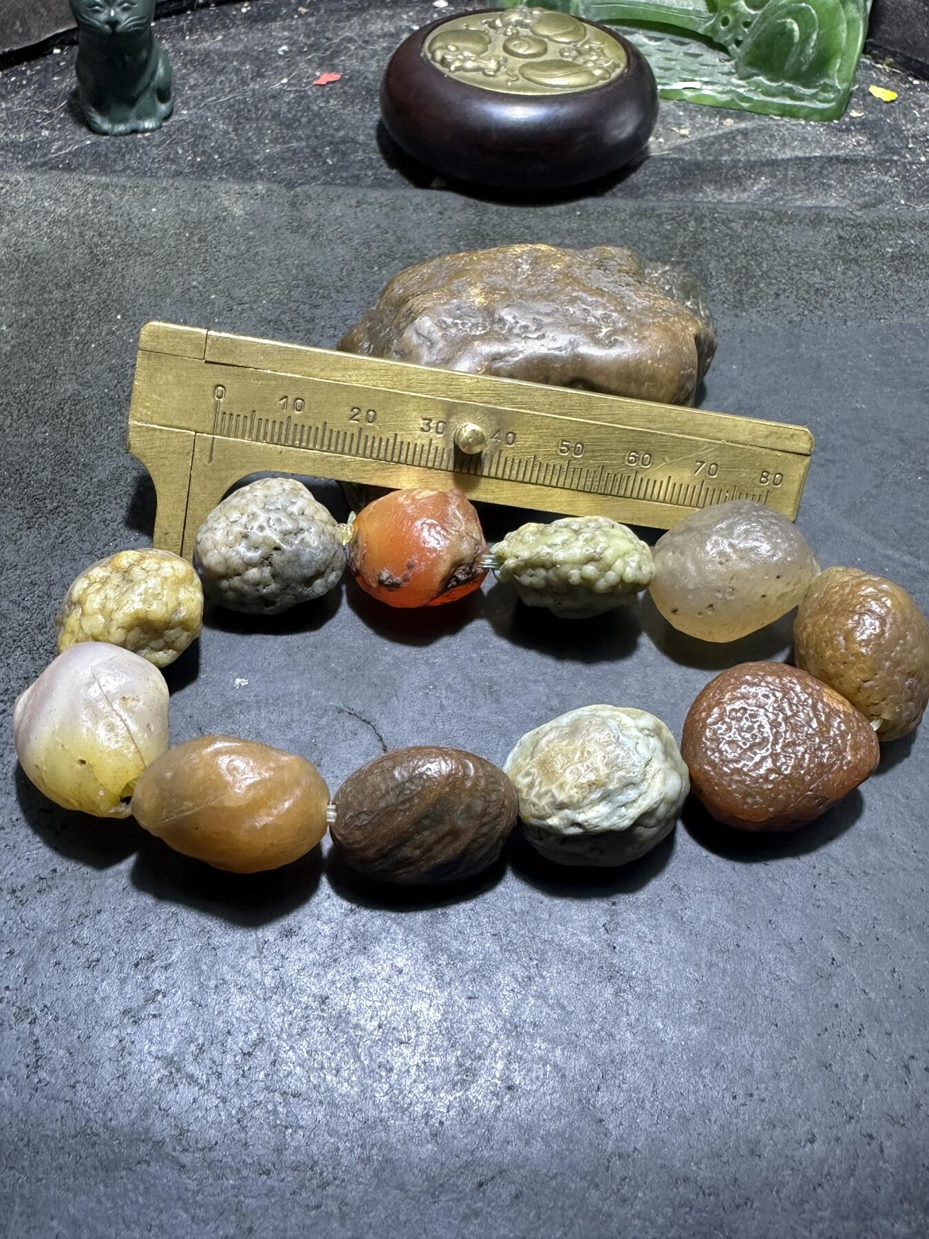 精美多宝阿拉善玛瑙大颗粒原石手串一条，