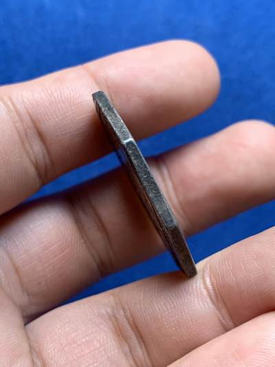 《竞宝斋》第423场 周日，周一，周二  3场连拍 （全场包邮） 法国1775路易十六马赛港口景观八角银章，原铸无边铭，早期八角少见，33.3mm，17.8克