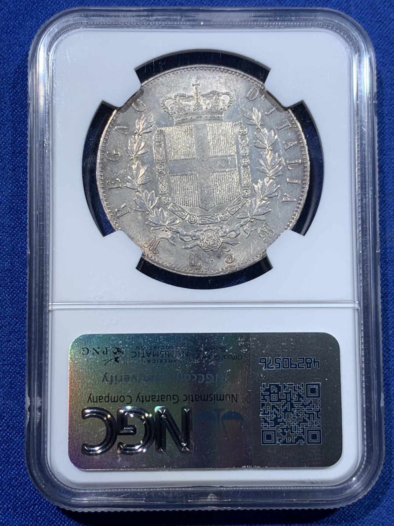 《竞宝斋》第423场 周日，周一，周二  3场连拍 （全场包邮） NGC MS63 意大利1875M流通5里拉大银币，埃曼努尔二世，米兰厂。淡金彩浆，转光流畅，更高分仅4枚，意系流通主币中难得比较低估的品种。同年64+麦稀奇5201元不含佣成交