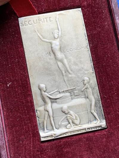 《竞宝斋》第423场 周日，周一，周二  3场连拍 （全场包邮） 名家VP. Dautel 1908年作纪念里尔大会 · 法国蒸汽设备业主协会纪念银章 57.2克 34*64.5mm 带原盒 丰饶角1银 银质稀有 状态差点的 4000成交记录