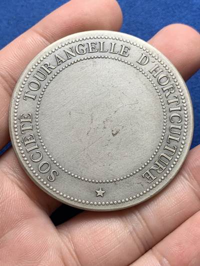 《竞宝斋》第423场 周日，周一，周二  3场连拍 （全场包邮） 法国三天使园艺银章 丰饶角2银标 带盒 60.6克 50.2mm