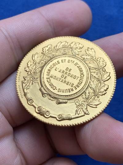《竞宝斋》第423场 周日，周一，周二  3场连拍 （全场包邮） 法国园艺协会镀金铜章 22.4克 36.8mm 三角边铭 带小圆盒
