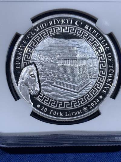 《竞宝斋》第423场 周日，周一，周二  3场连拍 （全场包邮） NGC PF69UC 土耳其2024年世界七大奇迹-哈利阿纳苏斯陵20里拉精制纪念银币（局部细节精湛需要放大镜欣赏~限量发行3千枚，克重1盎司，925银，币径38.61MM，附带证书）