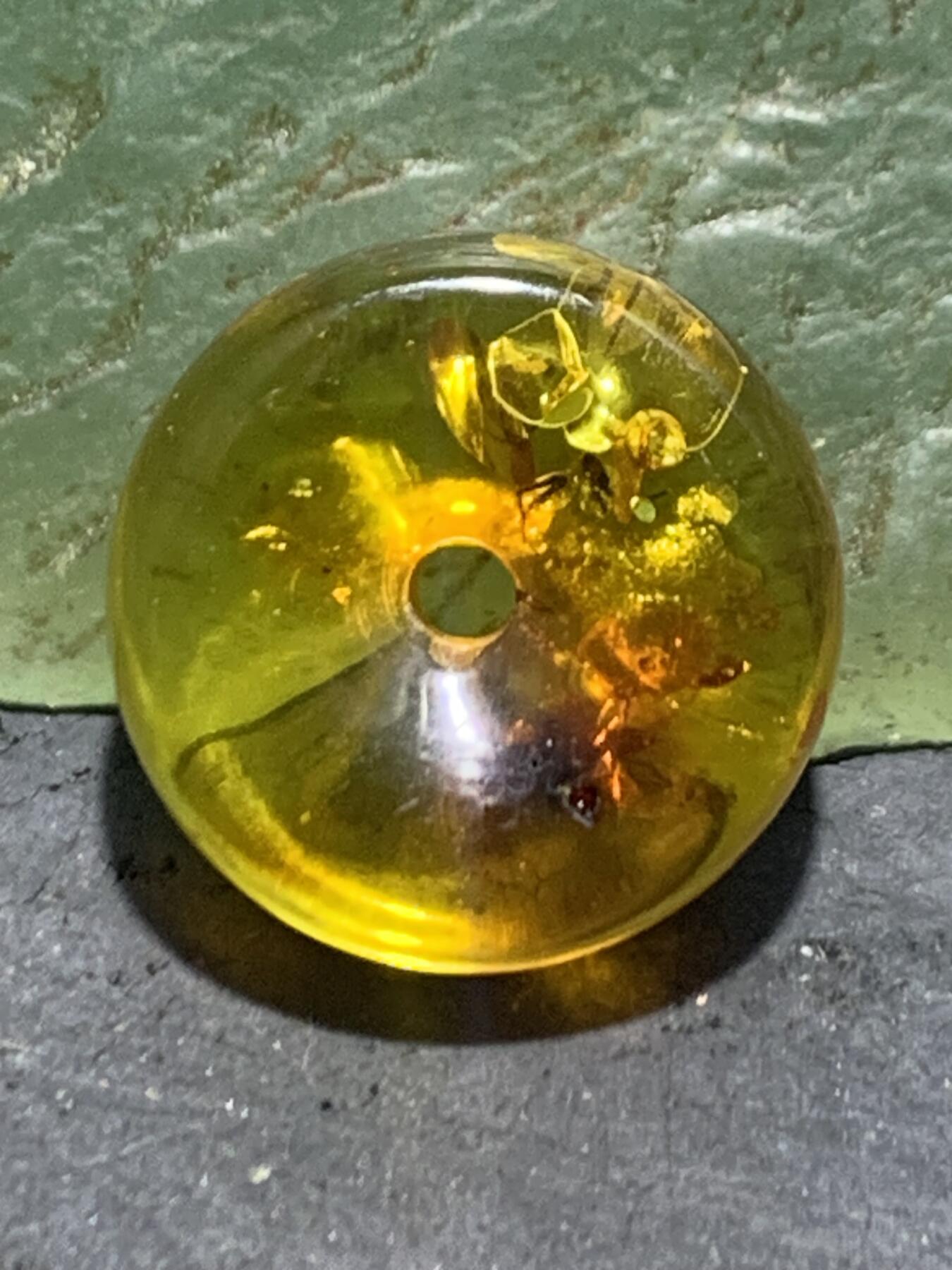 精美乌克兰花珀通货平安扣一个，