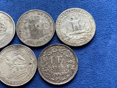 《竞宝斋》第423场 周日，周一，周二  3场连拍 （全场包邮） 六枚一组 多国银币一组 总重约32.7克