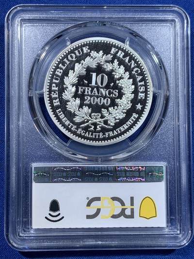 《竞宝斋》第423场 周日，周一，周二  3场连拍 （全场包邮） 冠军分 PCGS PR69DCAM 法国2000年10法郎银币，发行量仅1662枚，克劳斯目录未记录出谱品种，正面采用特殊工艺有别于普通精制工艺，图案为在1360年，为了筹集资金以赎回被英军俘虏的国王法约翰二世(Jeanllle Bon)，国首次发行的法郎--骑马法郎(franc à cheval)PCGS唯一评级记录。