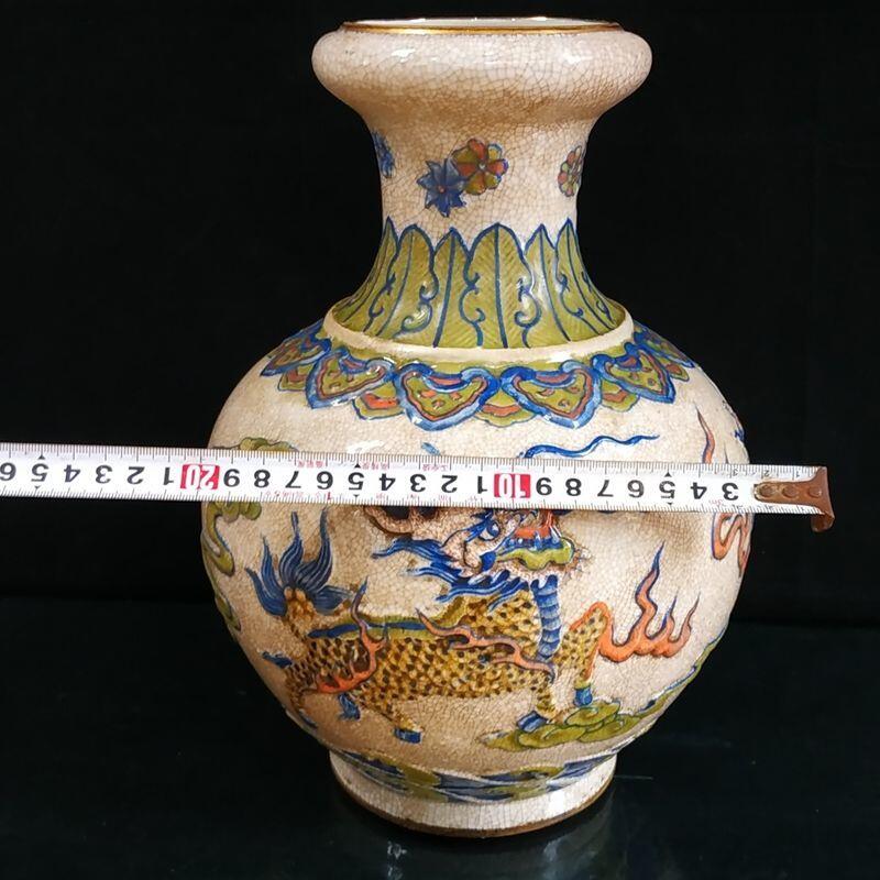 精品老瓷器专场 粉彩手工浮雕麒麟图开片描金蒜头瓶