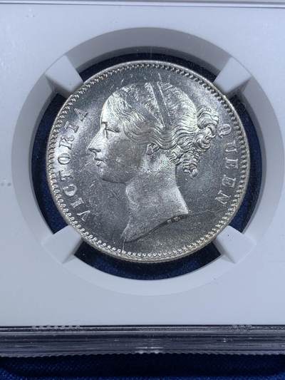 《竞宝斋》第423场 周日，周一，周二  3场连拍 （全场包邮） NGC MS63 英属印度1840年维多利亚女王双辫青年头像（小维）1卢比银币，银光闪闪，币面清爽干净又舒适，状态一流。