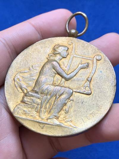 《竞宝斋》第423场 周日，周一，周二  3场连拍 （全场包邮） 1926年法国音乐节镀金铜章 53.9克 49.8mm