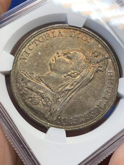 《竞宝斋》第423场 周日，周一，周二  3场连拍 （全场包邮） NGC AU58 英国1887年维多利亚高冠马剑克朗银币 包浆厚重 味道好
