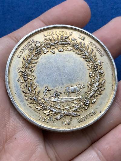 《竞宝斋》第423场 周日，周一，周二  3场连拍 （全场包邮） 法国农业女神大银章 64.6克 50.8mm 丰饶角银标