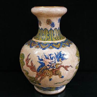 听雨轩（18）精品陶瓷专场 - 粉彩手工浮雕麒麟图开片描金蒜头瓶