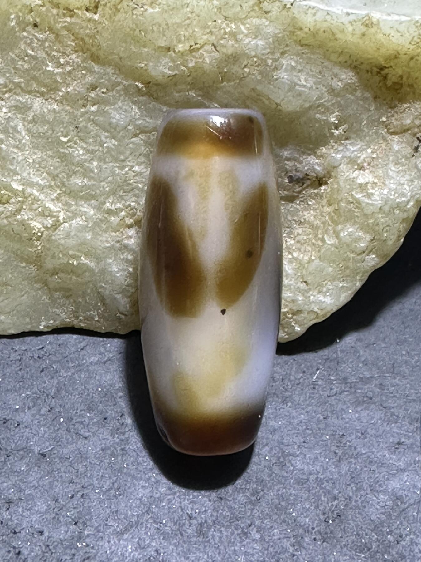 仅此一颗，藏传虎牙随形天珠一颗