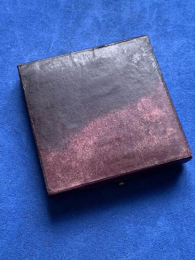 《竞宝斋》第423场 周日，周一，周二  3场连拍 （全场包邮） 1913年雷蒙·普恩加莱当选总统纪念章  保存于原装勃艮第红盒子 147.3克 71.8mm 丰饶角铜标