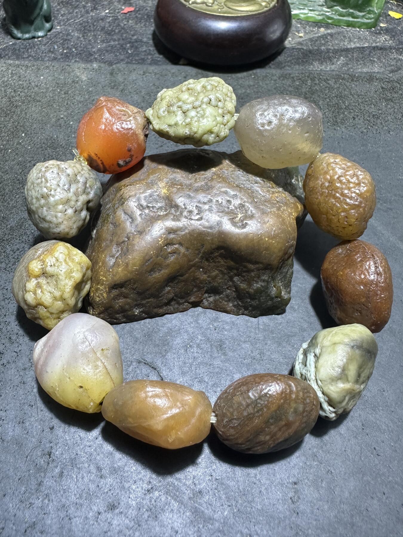 精美多宝阿拉善玛瑙大颗粒原石手串一条，