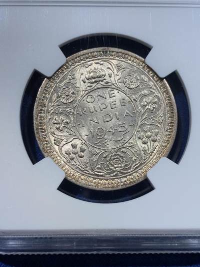 《竞宝斋》第423场 周日，周一，周二  3场连拍 （全场包邮） NGC MS62 英属印度1945年乔治六世1卢比L版 拉合尔厂少见 不是常见的B或者C版