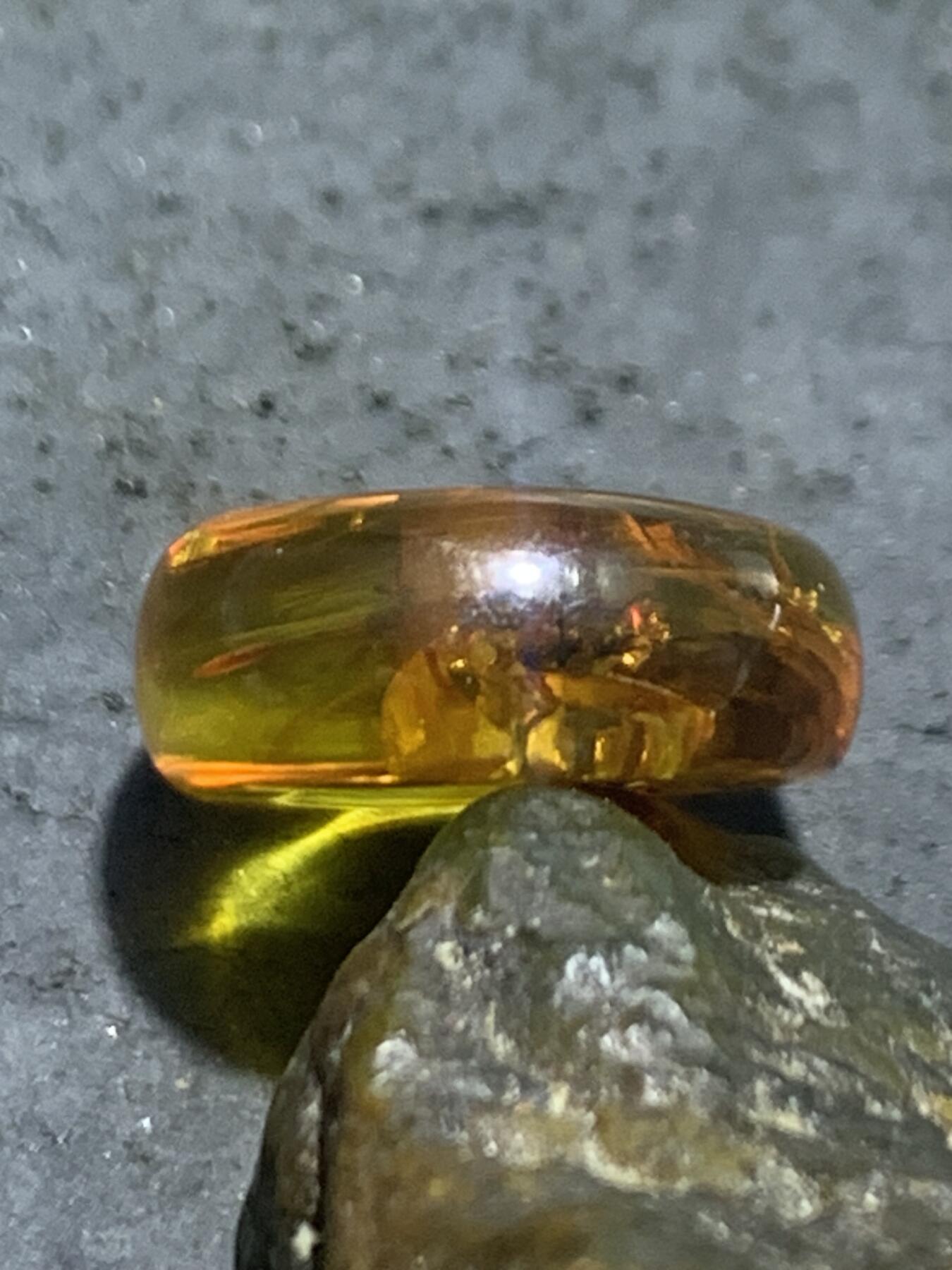 精美乌克兰花珀通货平安扣一个，
