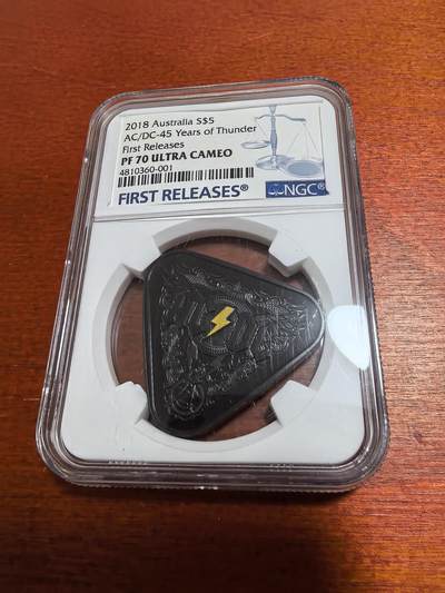 长老汇蛇年精选第五十四场拍卖 2018澳大利亚AC/DC乐队45周年5元镀镍三角形精制银币，NGC PF70UC, 首日标，10000枚，5枚并列冠军之一