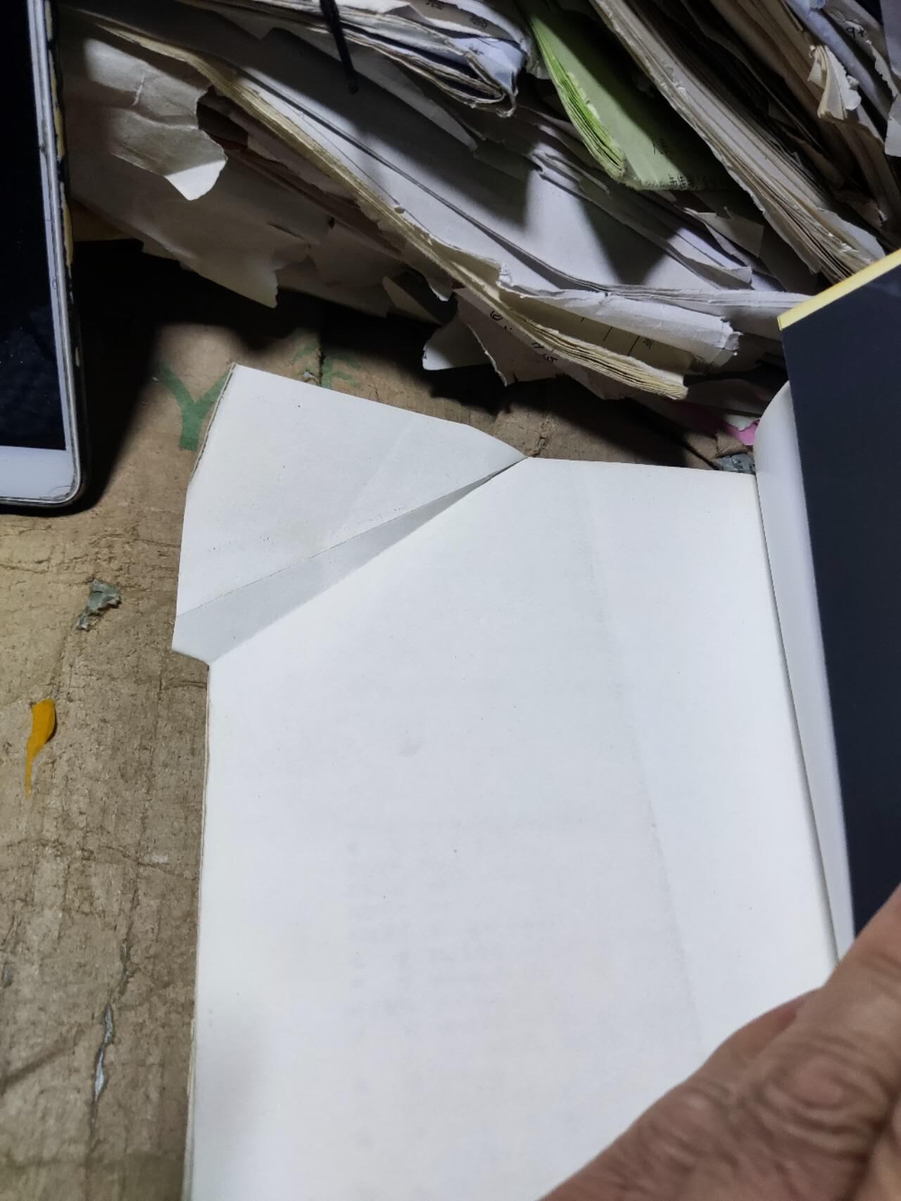 各国货币上的建筑故事（书裁剪不齐7.5品左右）
