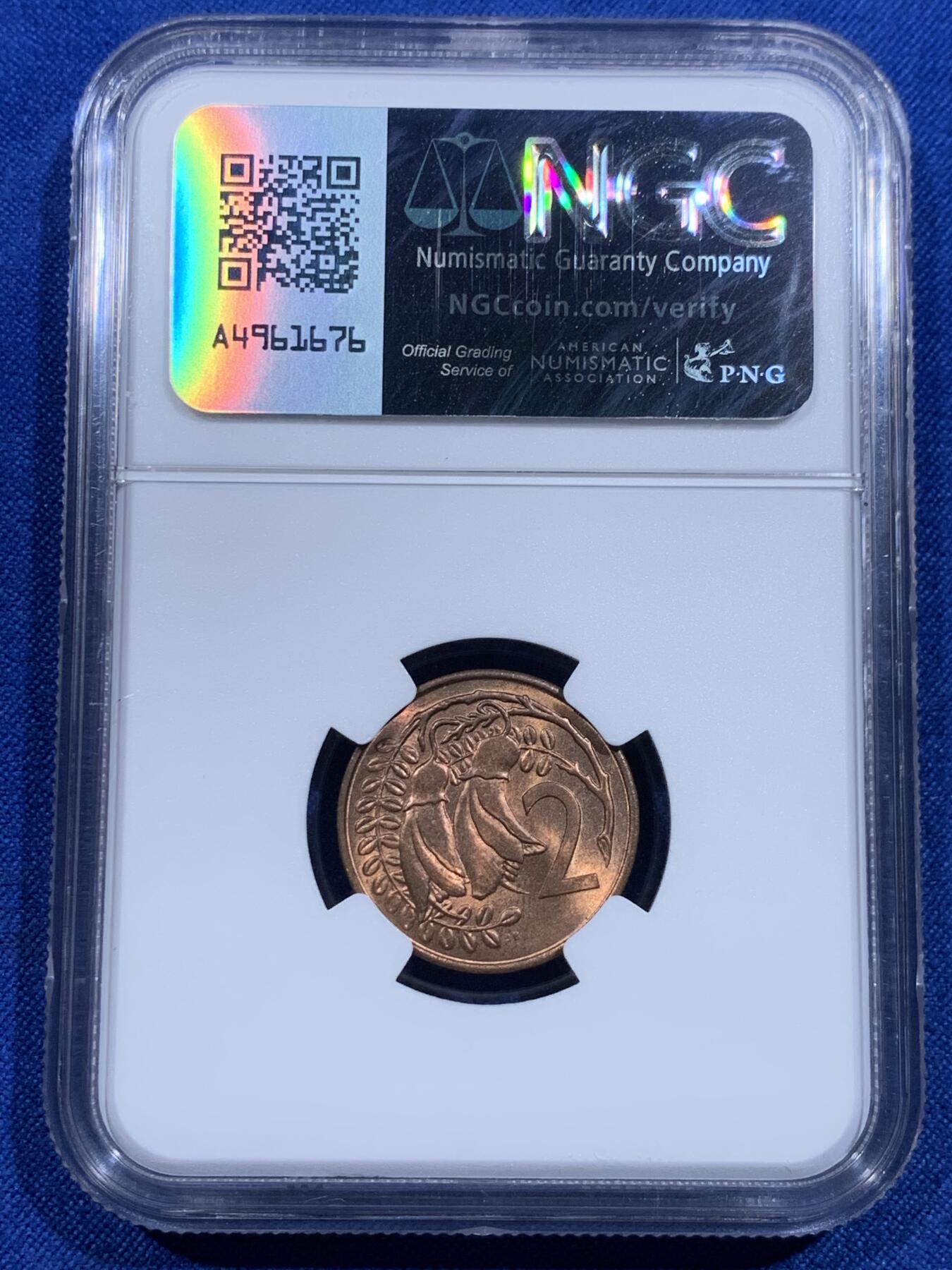 《竞宝斋》第423场 周日，周一，周二  3场连拍 （全场包邮） 冠军分 稀少错版 NGC MS65RB 新西兰 1967 2分铜币 参见KM-3（巴哈马正面）/KM-33（新西兰背面）。此错币类型耐人寻味