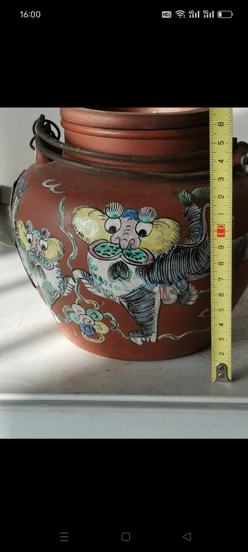 清代狮子图案紫砂壶一个，画工精致漂亮，有爆皮无冲线，品相良好如图