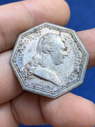 《竞宝斋》第424场 周日，周一，周二  3场连拍 （全场包邮） 法国17XX年路易十六皇家宝藏八角银质代币，原铸无边铭，31.6mm，11.4克