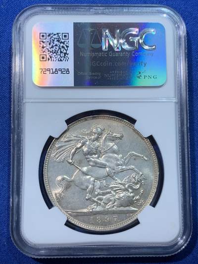 《竞宝斋》第424场 周日，周一，周二  3场连拍 （全场包邮） NGC MS63 维多利亚1897LX大披纱马剑克朗，顶级卷开原光品相，整体打制非常犀利，人像马剑图案饱满，有轻微镜面感，更高分数6枚。