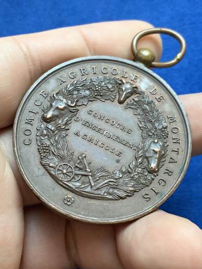 《竞宝斋》第424场 周日，周一，周二  3场连拍 （全场包邮） 法国卢瓦雷省蒙塔日农业博览会铜章 41.35克 带环重约45.3mm