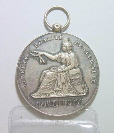 【旋风钱币】10月4日19:00准时开拍 精美欧洲币章 第三帝国货币等 全场包邮！  【银】法国1905年 玛丽安娜女神坐像高浮雕精制大银章 43MM 29克