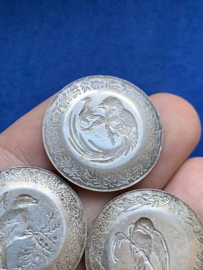 《竞宝斋》第424场 周日，周一，周二  3场连拍 （全场包邮） 三枚一组 法国私人定制鸟类银章 带有80%含银量银标 总重约13.2克 25.8mm