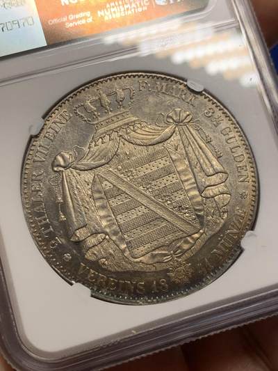 《竞宝斋》第424场 周日，周一，周二  3场连拍 （全场包邮） 唯一冠军分 NGC MS62 德国 1841 萨克森王国 弗里德里希·奥古斯特二世 流通2泰勒37克多的大银币 仅2枚入盒