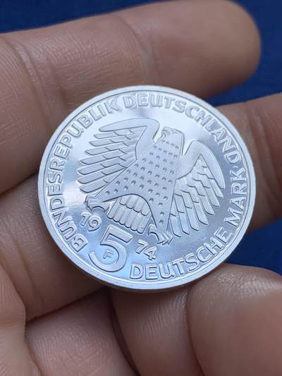 《竞宝斋》第424场 周日，周一，周二  3场连拍 （全场包邮） 联邦德国1974年5马克银币 宪法颁布25周年 原光UNC品相精制币