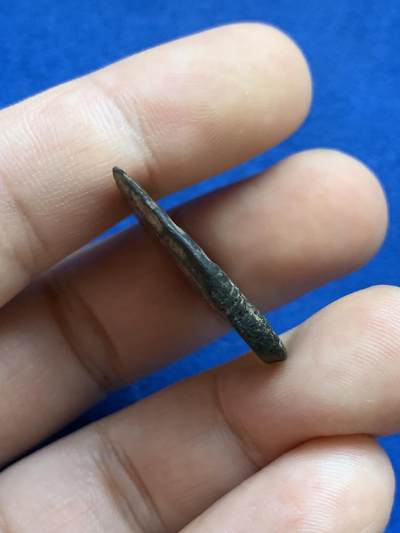 《竞宝斋》第424场 周日，周一，周二  3场连拍 （全场包邮） 拜占庭.匿名富力铜币，匿名B类铜富力压印于A类铜富力之上  ，此类10-11世纪匿名币为君士坦丁七世改革后陆续发行的富力铜币，此枚B类通常基督像钱币形制特征一般归类为罗曼努斯三世公元1028-1034年时期打制。面：耶 稣 半身像，君士坦丁堡打制。数据约：12.5克，27.2毫米。原状态沙漠坑，难得未清洗，整体保存较同类而言不错。细节见图