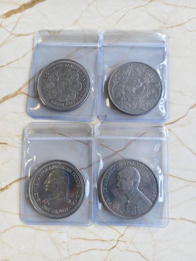 第177期拍卖【长期征集拍品】 - 马恩克朗纪念币2枚，英国克朗币1枚，圣赫勒拿克朗币一枚。真便宜