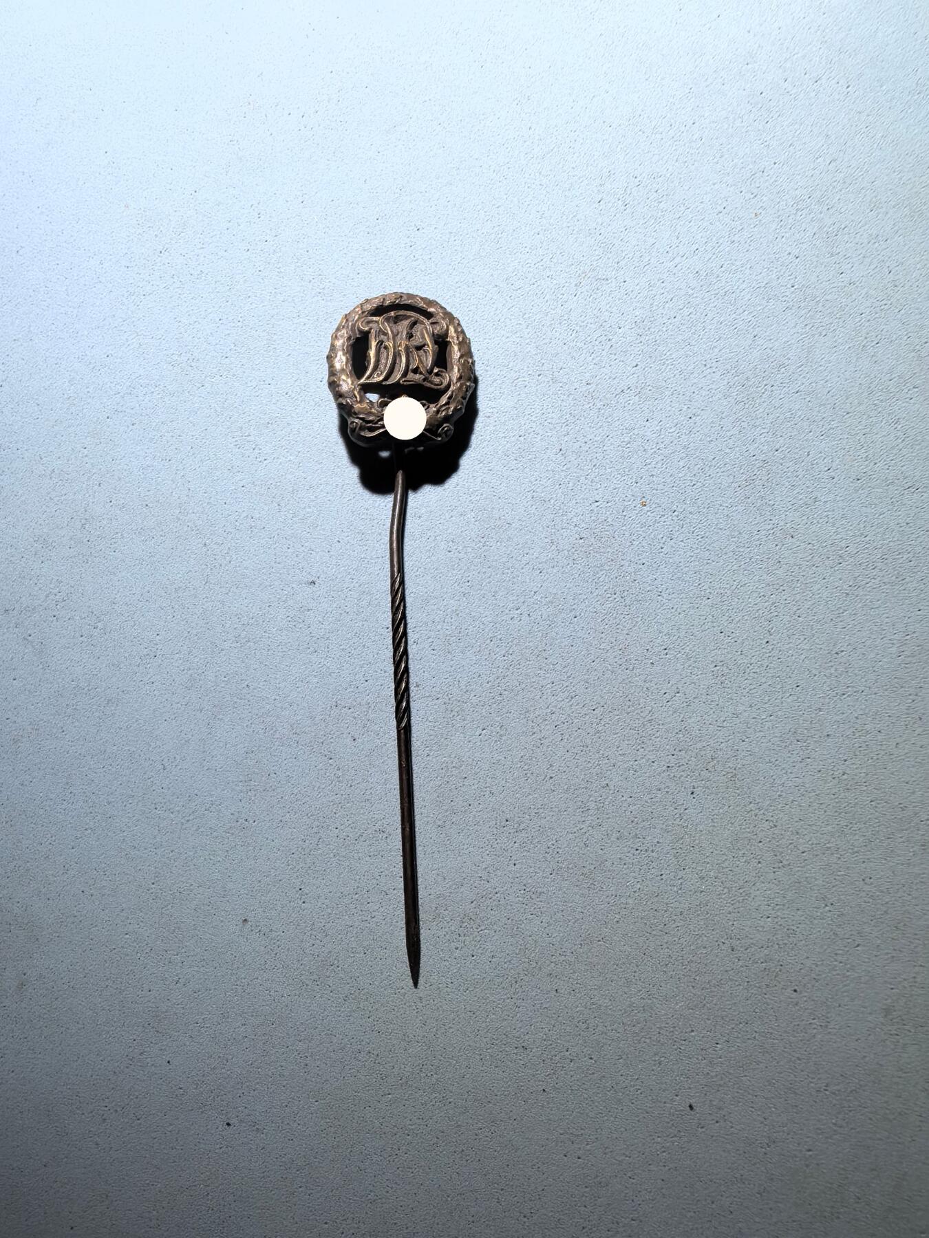 盛世勋华——号角文化勋章邮票专场拍卖第281期 德国（1939）铜级体能证章迷你别针 带厂标