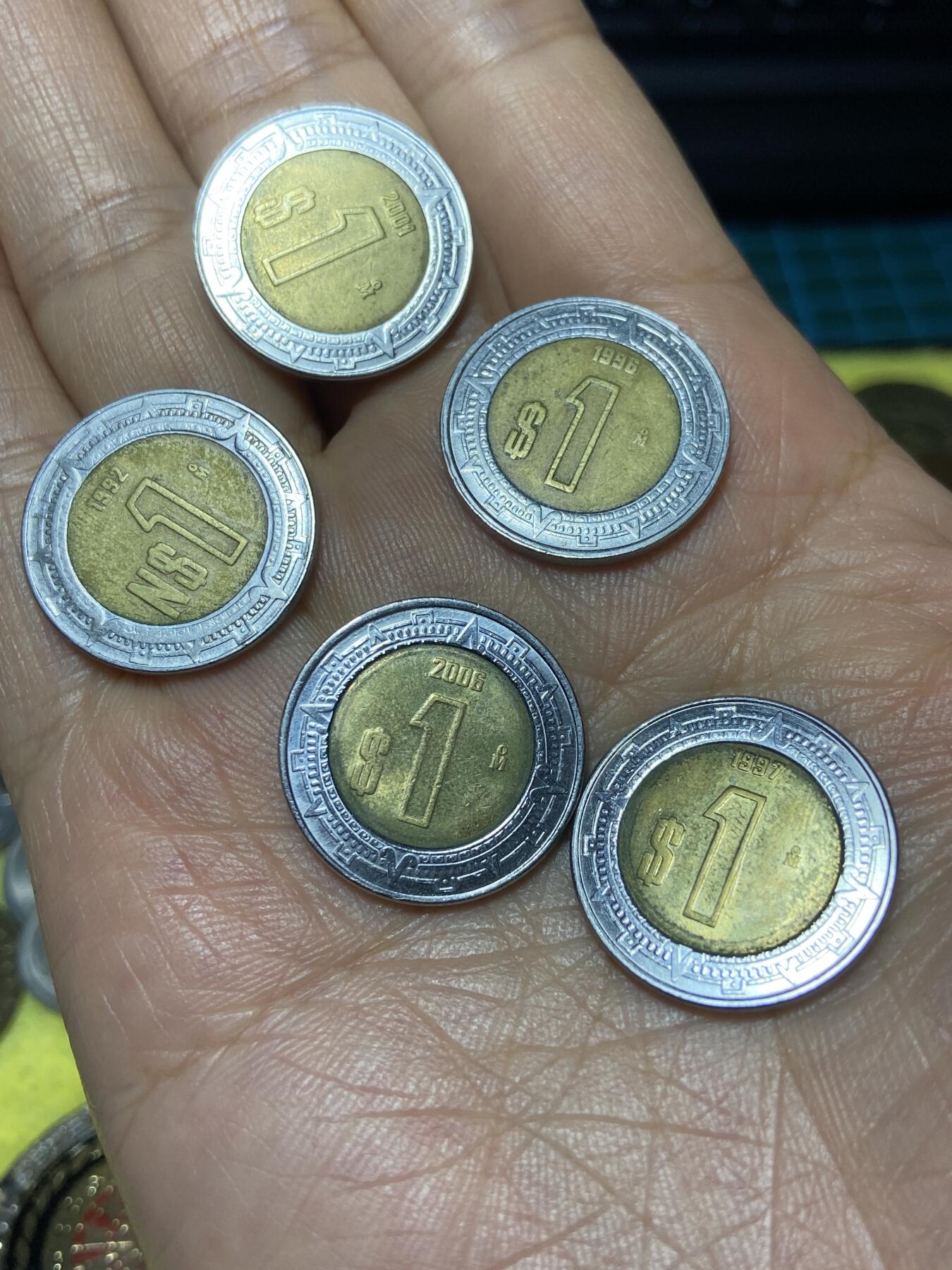 2025年第九十八场(总第一百二十四场）外国好品散币(免佣金) 墨西哥🇲🇽1比索5枚：2001年、1996年、1992年、2006年、1997年(1992年为货币符号前带N版)