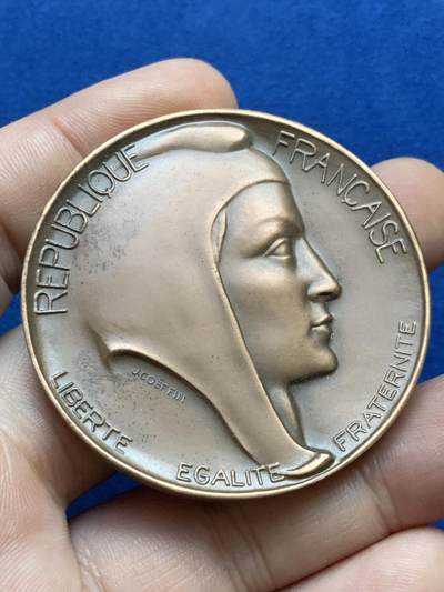 《竞宝斋》第424场 周日，周一，周二  3场连拍 （全场包邮） 法国议会颁发铜章 69.2克 49.6mm 1889 丰饶角铜标 带盒