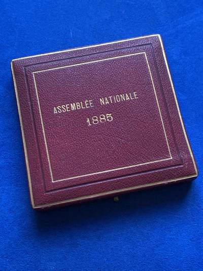 《竞宝斋》第424场 周日，周一，周二  3场连拍 （全场包邮） 1885年国民议会朱尔·格雷维当选总统纪念大铜章 166.5克 71.5mm 丰饶角铜标 原装原盒，保存很好，稀有。