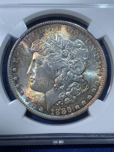 《竞宝斋》第424场 周日，周一，周二  3场连拍 （全场包邮） NGC MS64 美国1886年摩根1元大银币 淡金色包浆环彩 倒影包浆非常诱人