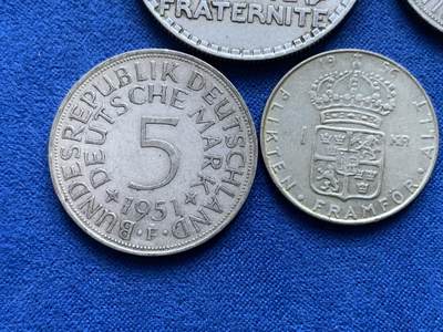 《竞宝斋》第424场 周日，周一，周二  3场连拍 （全场包邮） 五枚一组 多国银币 总重约59.1克 细节见图